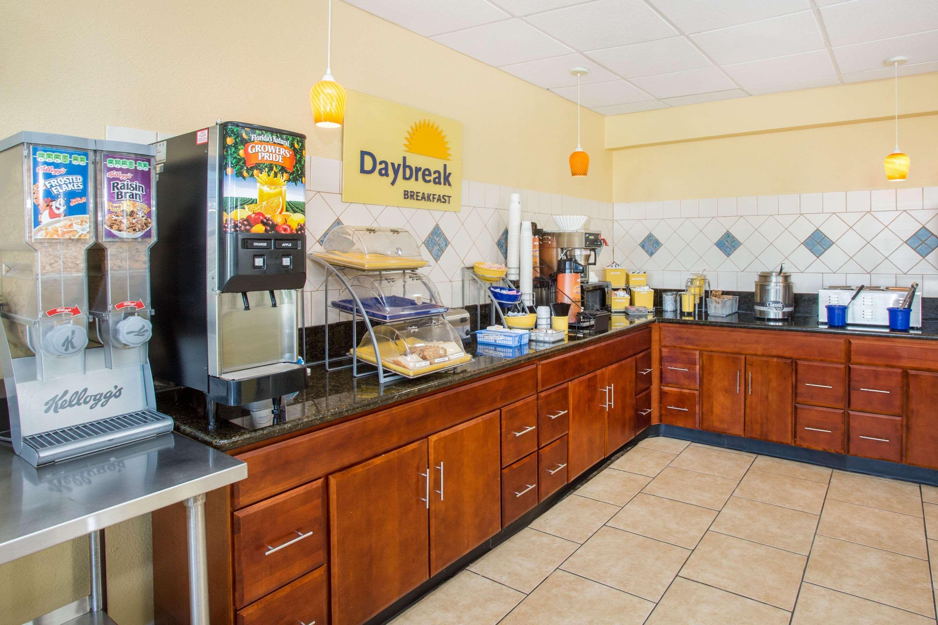 Days Inn By Wyndham Blytheville Exterior photo